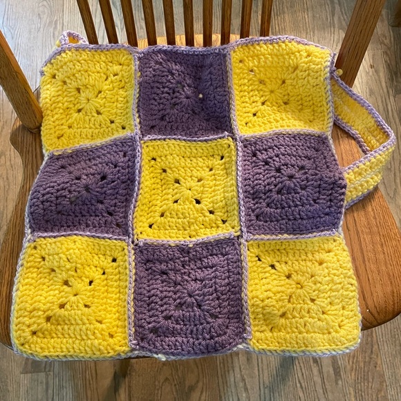 Hand crocheted tote. Shoulder strap - Picture 3 of 4